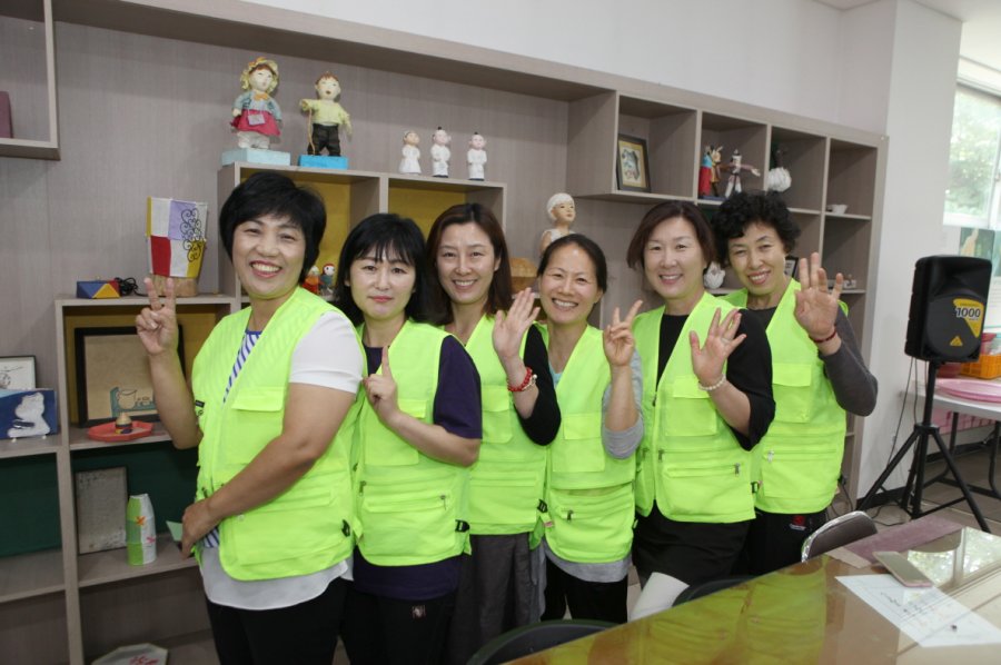 제17회 원주한지문화제 참여 자원봉사자 사진(1)